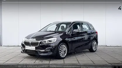 Sparkling brown metallic (donker metallic) Gebruikt 2021 BMW 218 Executive Stationwagen | € 25.900 (Eerlijke prijs)