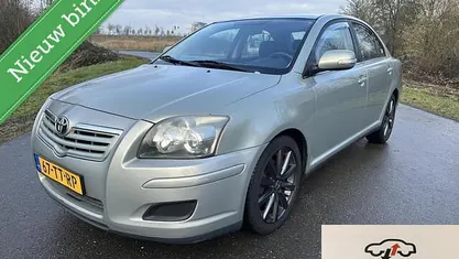 Groen (metallic) Occasion 2007 Toyota Avensis Terra Sedan | € 3.495 (Eerlijke prijs)