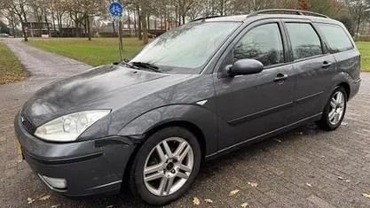 Grijs Gebruikt 2004 Ford Focus Trend Stationwagen | € 1.250 (Eerlijke prijs)