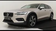 Grijs Gebruikt 2024 Volvo V60 CC Ultimate Stationwagen | € 51.890 (Super prijs)