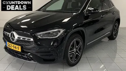 Zwart Gebruikt 2023 Mercedes GLA250 AMG line SUV | € 40.595 (Eerlijke prijs)