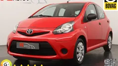 Rood Gebruikt 2013 Toyota Aygo Comfort Hatchback | € 4.945 (Eerlijke prijs)