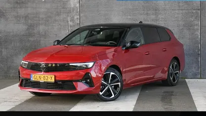 Rood Occasion 2024 Opel Astra Stationwagen | € 24.995 (Eerlijke prijs)