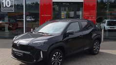 Zwart, metallic lak Gebruikt 2024 Toyota Yaris Cross Style SUV | € 30.400 (Eerlijke prijs)