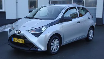 Occasion Toyota Aygo 74 PK (54 kW) 2019 Grijs (metallic) Hatchback