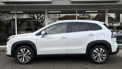 Wit (parellak) Gebruikt 2025 Suzuki SX4 S-Cross Style SUV | € 29.850 (Eerlijke prijs)