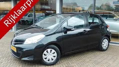 Zwart Gebruikt 2014 Toyota Yaris Hatchback | € 8.950 (Eerlijke prijs)