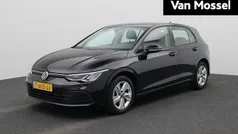 Zwart Gebruikt 2023 VW Golf VIII Business Hatchback | € 27.900 (Eerlijke prijs)