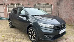 Grijs Gebruikt 2021 Dacia Sandero Essentiel Hatchback | € 14.995 (Eerlijke prijs)