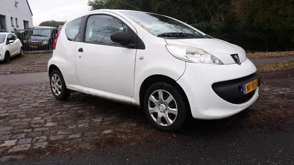 Occasion 2007 Peugeot 107 Hatchback | € 1.295 (Eerlijke prijs)