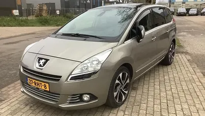 Occasion Peugeot 5008 Family 156 PK (114 kW) 2011 Grijs (metallic) MPV