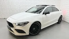 Wit, metallic lak Gebruikt 2020 Mercedes CLA180 AMG Sedan | € 29.999 (Eerlijke prijs)