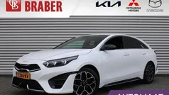 Wit, metallic lak Gebruikt 2023 Kia ProCeed GT-Line Hatchback | € 32.950 (Eerlijke prijs)