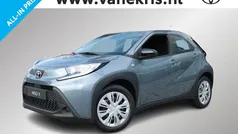 Gebruikt 2025 Toyota Aygo Play Hatchback | € 21.090 (Eerlijke prijs)