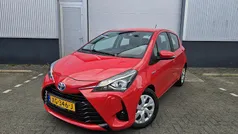Rood Gebruikt 2019 Toyota Yaris Hybrid Active Hatchback | € 15.150 (Eerlijke prijs)