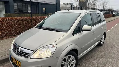 Beige Gebruikt 2009 Opel Zafira Cosmo MPV | € 1.250 (Goede deal)