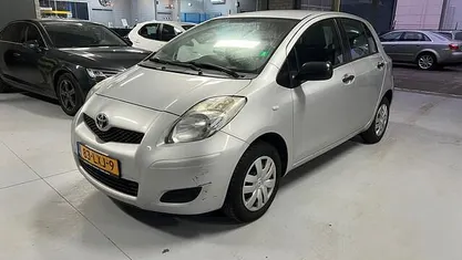 Grijs Occasion 2010 Toyota Yaris Hatchback | € 2.850 (Goede deal)