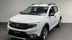 Blanc glacier 369 Gebruikt 2020 Dacia Sandero Hatchback | € 12.700 (Eerlijke prijs)