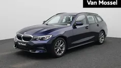 Blauw Gebruikt 2021 BMW 318 Executive Stationwagen | € 32.945 (Eerlijke prijs)