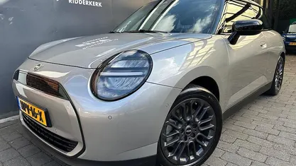 Grijs Nieuw 2025 Mini Cooper Essential Hatchback | € 27.950 (Eerlijke prijs)