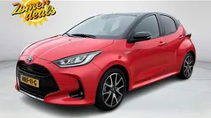 Rood Gebruikt 2021 Toyota Yaris Hybrid Executive Hatchback | € 23.945 (Eerlijke prijs)
