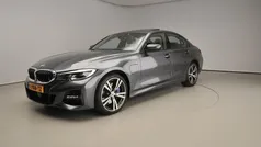 Grijs Gebruikt 2020 BMW 330 M Sport Sedan | € 29.900 (Eerlijke prijs)