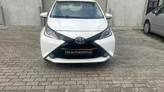 Wit Gebruikt 2017 Toyota Aygo X-cite Hatchback | € 7.250 (Eerlijke prijs)