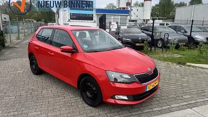 Rood Gebruikt 2017 Skoda Fabia Hatchback | € 4.350 (Eerlijke prijs)