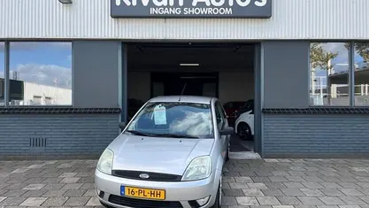 Occasion Ford Fiesta Futura 69 PK (50 kW) 2004 Grijs Hatchback