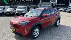 Rood Gebruikt 2023 Toyota Yaris Cross Comfort SUV | € 26.345 (Eerlijke prijs)