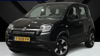 Zwart Occasion 2023 Fiat Panda Cross Cross Hatchback | € 16.895 (Eerlijke prijs)