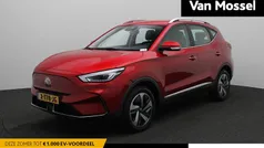 Rood Gebruikt 2023 MG ZS Comfort Sedan | € 21.995 (Eerlijke prijs)