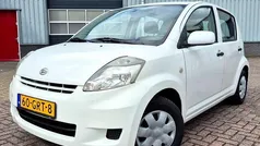 Wit, andere lak Gebruikt 2008 Daihatsu Sirion Hatchback | € 1.895 (Eerlijke prijs)