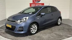 Blauw Gebruikt 2016 Kia Rio Hatchback | € 8.950 (Eerlijke prijs)