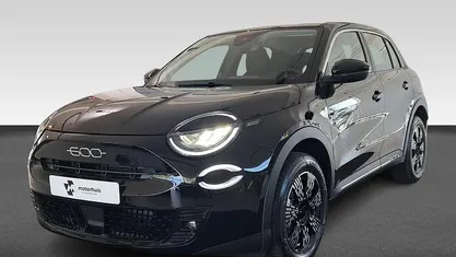 Nieuw Fiat 600 Urban 136 PK (100 kW) 2025 Zwart SUV