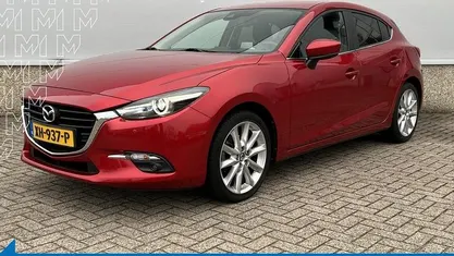 Rood Occasion 2019 Mazda 3 Hatchback | € 17.500 (Goede deal)