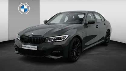 Grijs Gebruikt 2021 BMW 330e Executive Sedan | € 32.400 (Eerlijke prijs)
