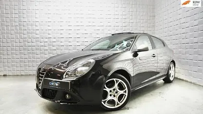 Occasion 2015 Alfa Romeo Giulietta Sprint Hatchback | € 10.749 (Eerlijke prijs)