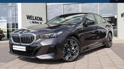 Grijs Gebruikt 2023 BMW i5 Executive Sedan | € 54.950 (Eerlijke prijs)