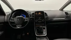 Grijs Gebruikt 2017 Renault Scénic IV Zen MPV | € 10.000 (Eerlijke prijs)