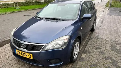 Blauw Occasion 2010 Kia Ceed Hatchback | € 1.899 (Goede deal)