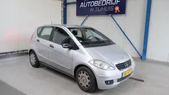Grijs, metallic lak Gebruikt 2005 Mercedes A150 Classic MPV | € 950 (Goede deal)