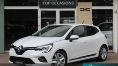 Wit Gebruikt 2020 Renault Clio V Zen Hatchback | € 14.695 (Eerlijke prijs)