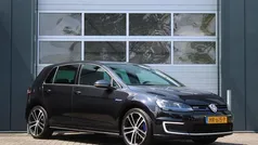 Zwart, metallic lak Gebruikt 2015 VW Golf VII GTE Hatchback | € 13.950 (Eerlijke prijs)