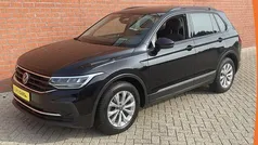 Zwart Gebruikt 2021 VW Tiguan Life SUV | € 29.750 (Eerlijke prijs)