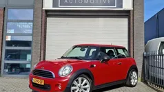 Rood, metallic lak Gebruikt 2012 Mini ONE Pepper Hatchback | € 4.940 (Eerlijke prijs)