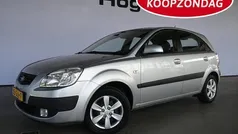 Grijs Gebruikt 2008 Kia Rio Hatchback | € 2.440 (Eerlijke prijs)