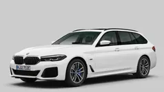 Wit Gebruikt 2022 BMW 530e Executive Stationwagen | € 42.880 (Eerlijke prijs)