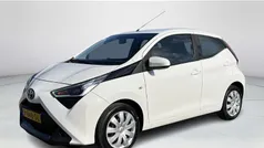 Wit Gebruikt 2020 Toyota Aygo X-play Hatchback | € 9.995 (Eerlijke prijs)