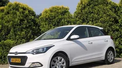 Wit Gebruikt 2016 Hyundai i20 Comfort Hatchback | € 8.990 (Eerlijke prijs)
